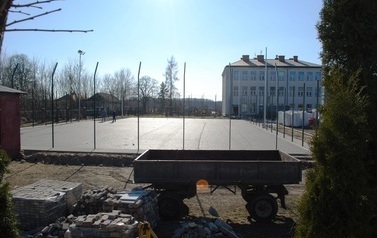 Budowa boiska wielofunkcyjnego przy Szkole Podstawowej w Tarłowie 1