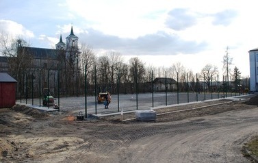 Budowa boiska wielofunkcyjnego przy Szkole Podstawowej w Tarłowie 9