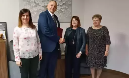 Zdjęcie z podpisania umowy